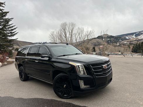Used 2017 Cadillac Escalade ESV Platinum image 4