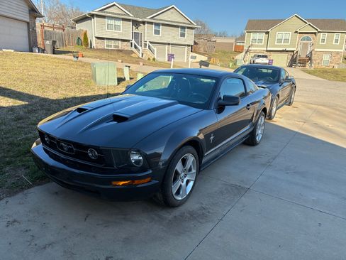 Used 2007 Ford Mustang Premium RWD image 1