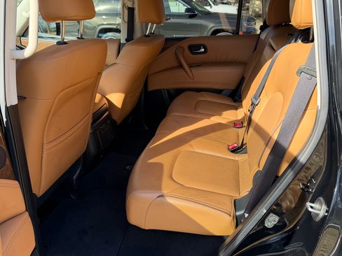 Used 2017 INFINITI QX80 Signature Edition image 11