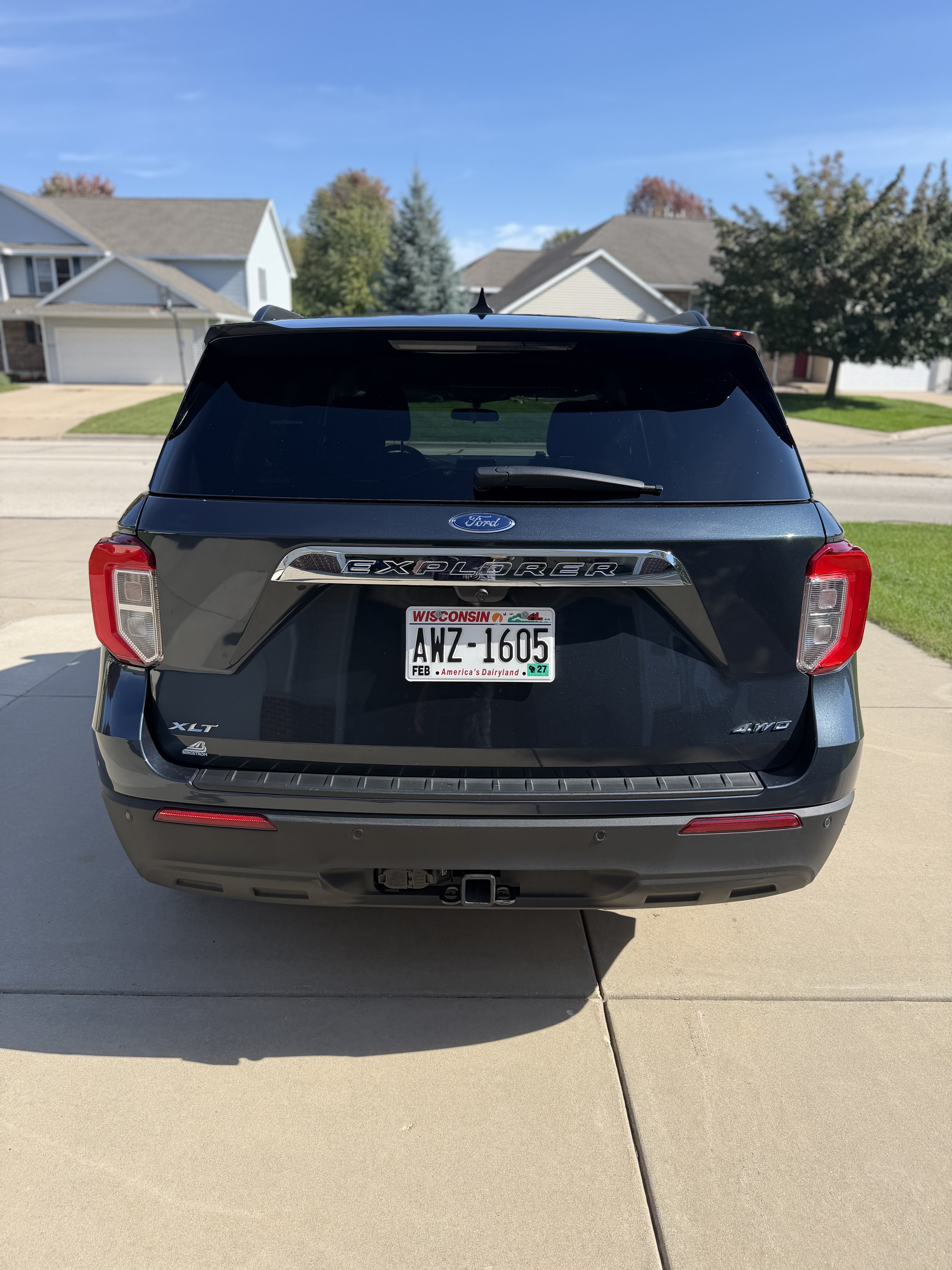 Used 2024 Ford Explorer XLT w/ Class IV Trailer Tow Package AWD/4WD image 2