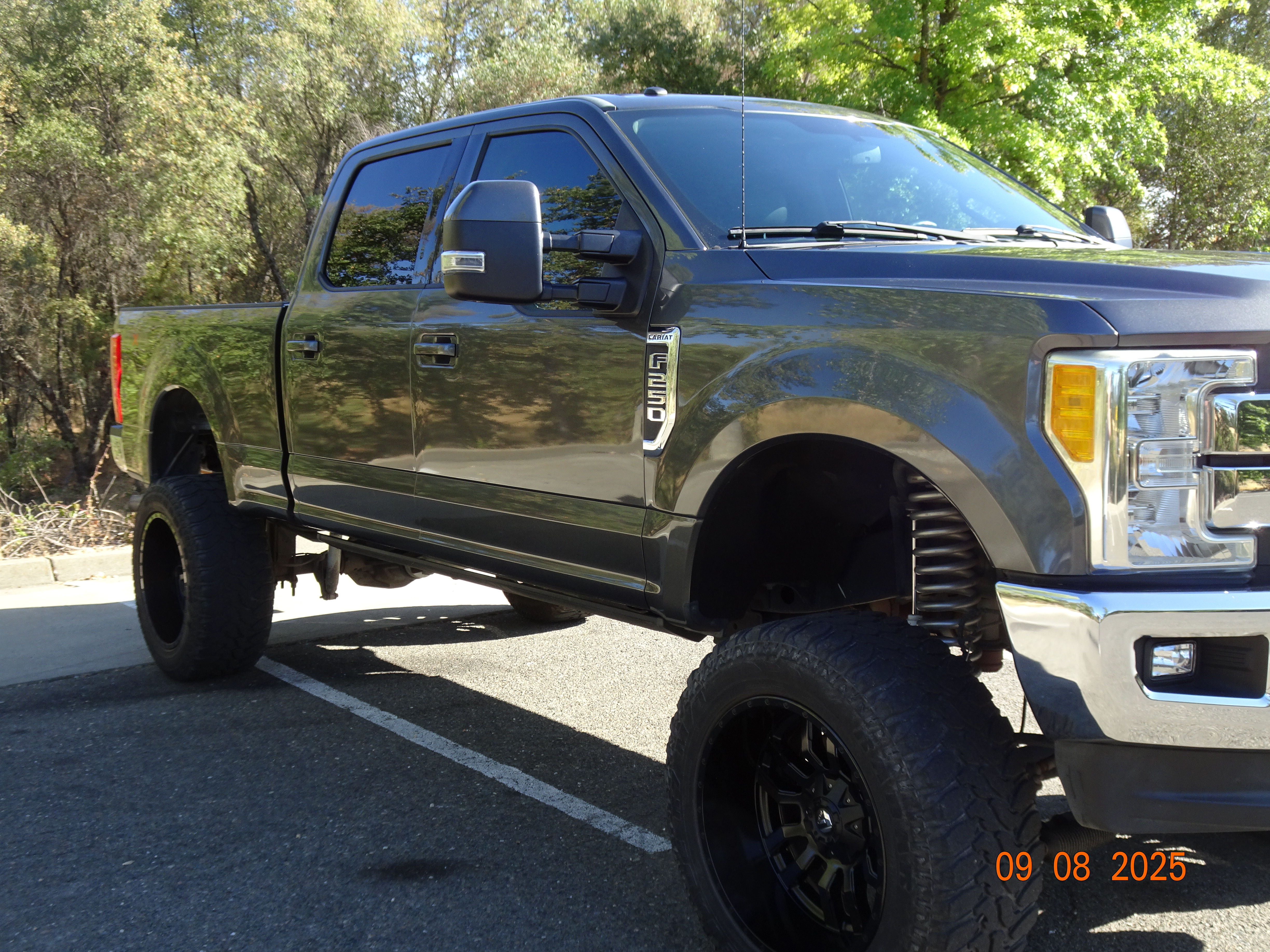 Used 2017 Ford F250 Lariat AWD/4WD image 2