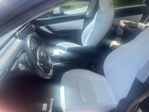 Used 2021 Tesla Model Y Long Range AWD/4WD image 6