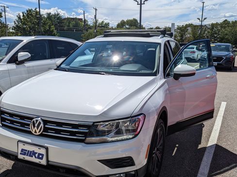 Used 2019 Volkswagen Tiguan SEL image 1