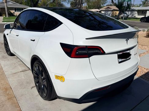 Used 2022 Tesla Model Y Performance image 6