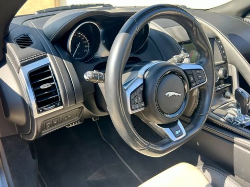 Used 2018 Jaguar F-TYPE R image 9