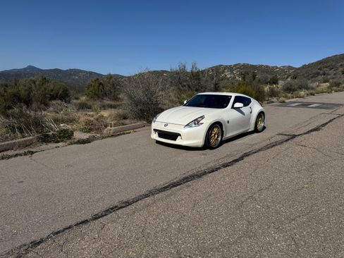Used 2009 Nissan 370Z Touring RWD image 15
