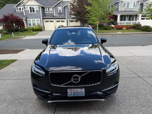 Used 2018 Volvo XC90 T6 Momentum w/ Convenience Package AWD/4WD image 14