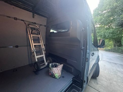 Used 2024 Mercedes-Benz Sprinter 2500 image 8