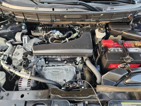 Used 2017 Nissan Rogue SV image 12