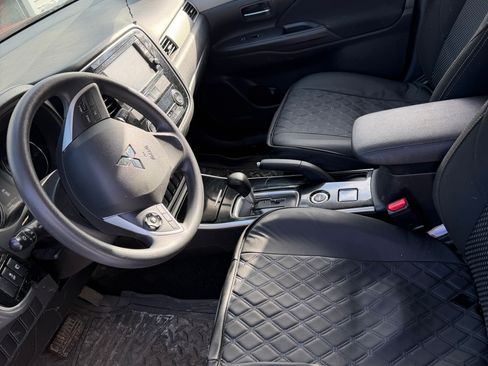 Used 2018 Mitsubishi Outlander ES image 6