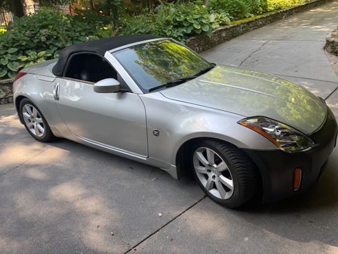 Used 2005 Nissan 350Z Enthusiast RWD image 4