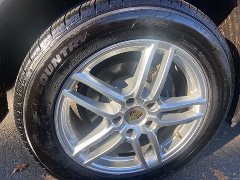 Used 2016 Porsche Cayenne image 21