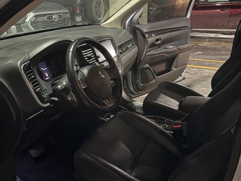 Used 2017 Mitsubishi Outlander GT image 10