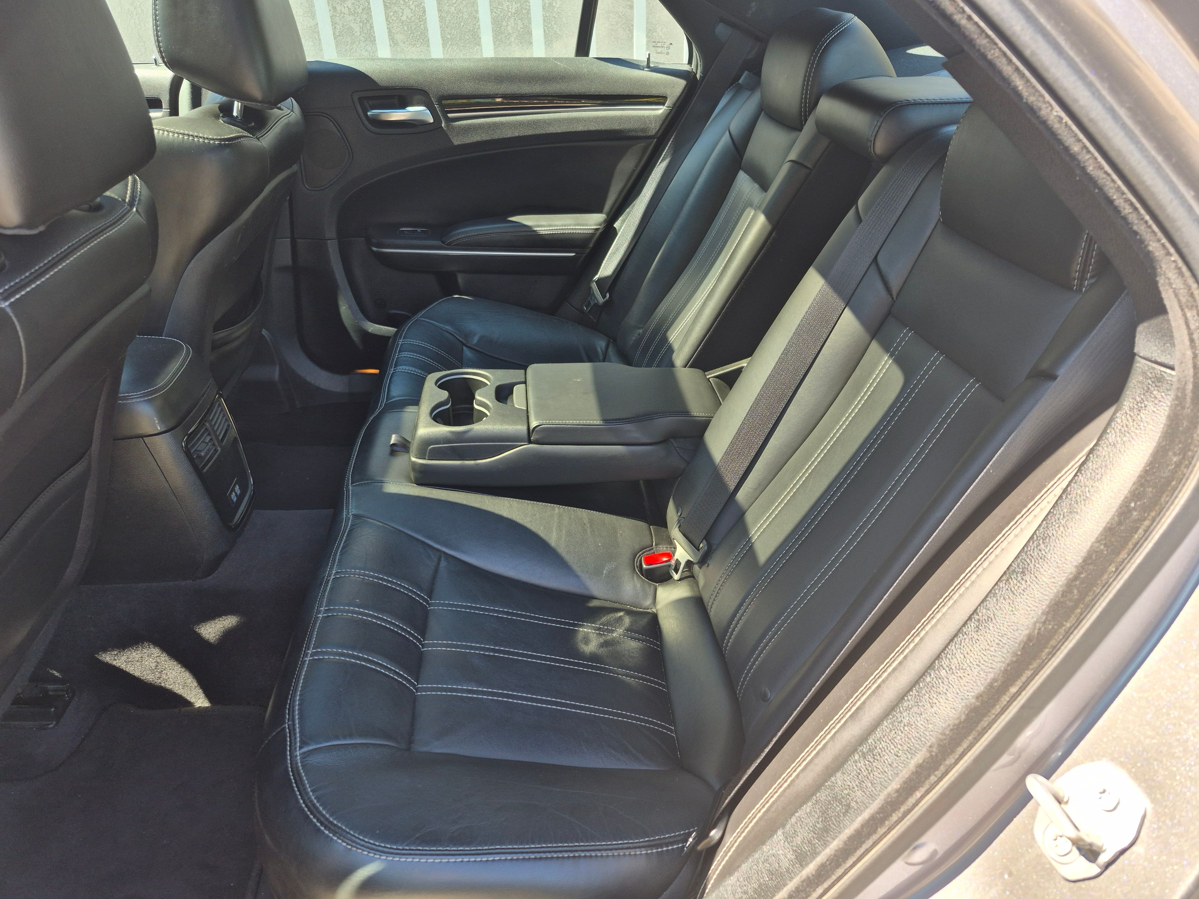 Used 2018 Chrysler 300 S w/ 300S Premium Group RWD image 12