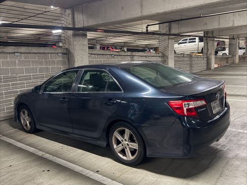 Used 2012 Toyota Camry LE image 1