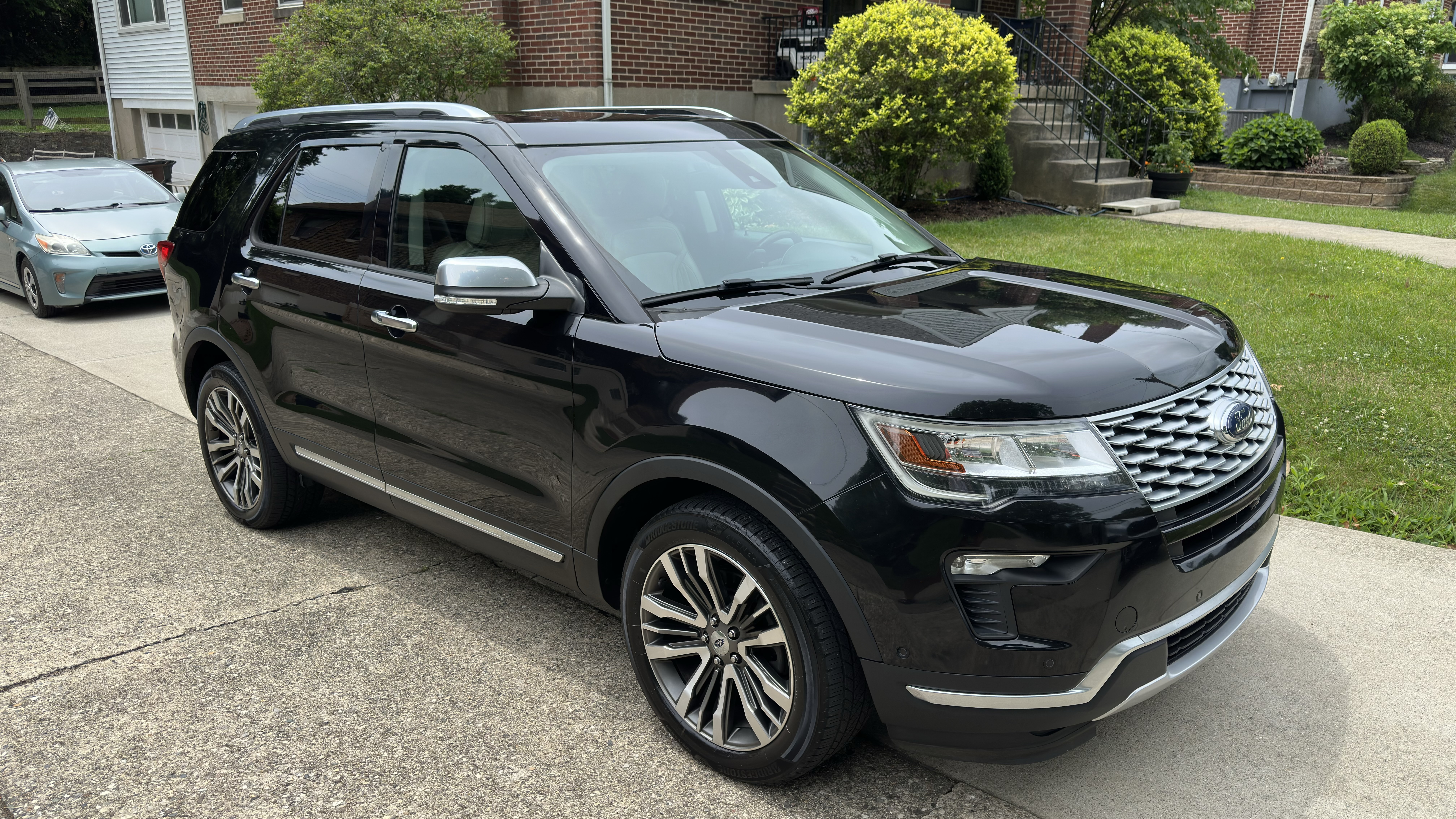 Used 2019 Ford Explorer Platinum AWD/4WD image 1
