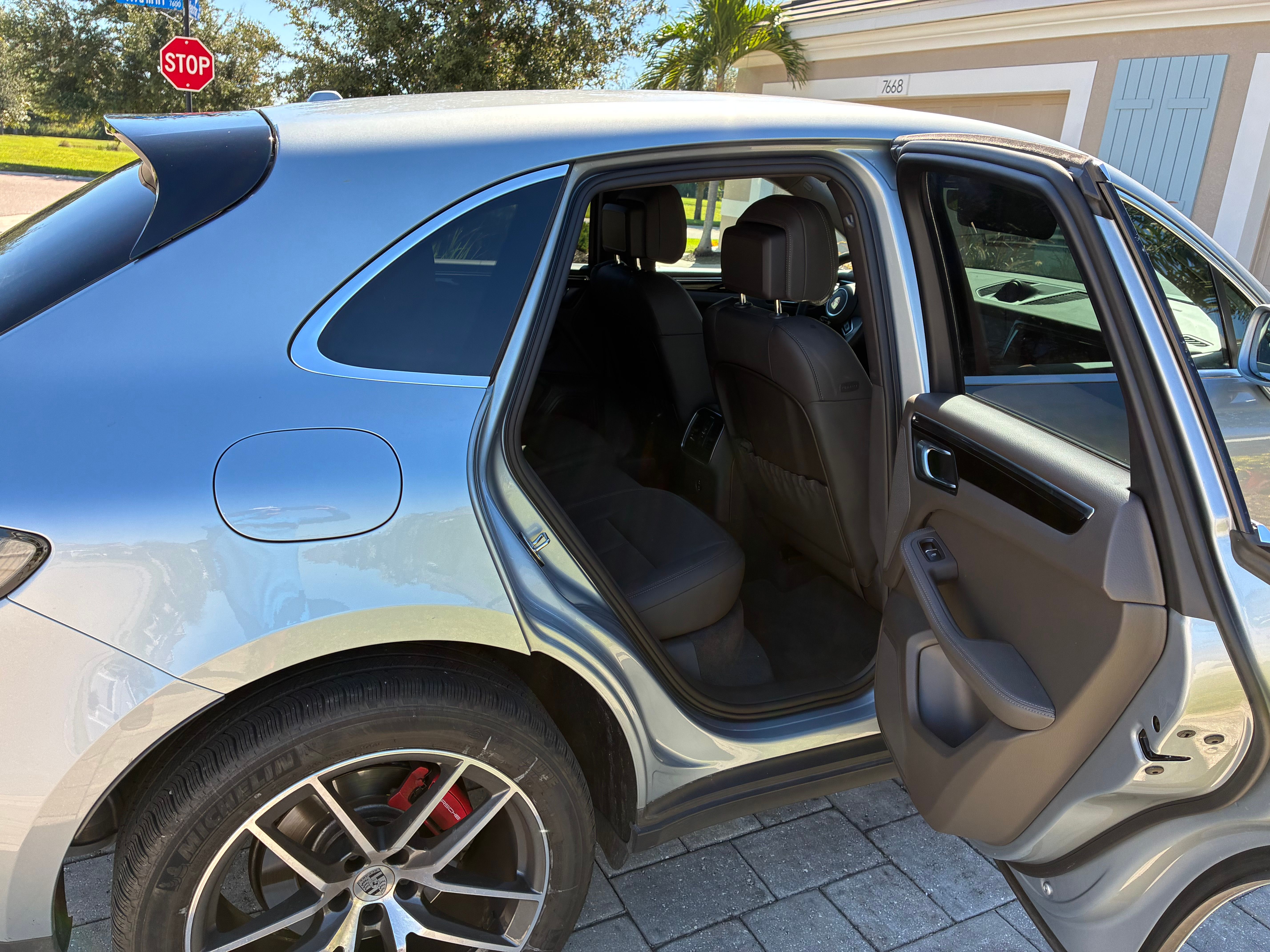 Used 2023 Porsche Macan S AWD/4WD image 10