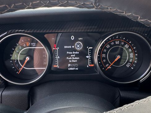 Used 2019 Jeep Wrangler Unlimited Sahara w/ Uconnect 4C Nav & Sound Group image 10