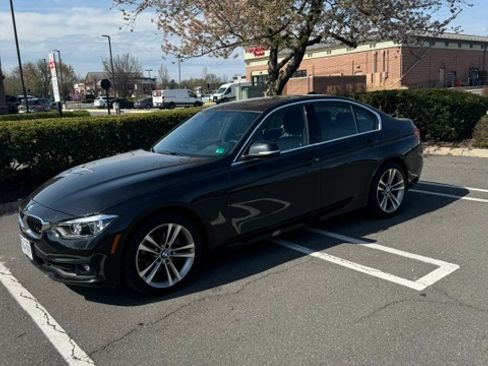 Used 2018 BMW 330i xDrive Sedan w/ Convenience Package AWD/4WD image 17
