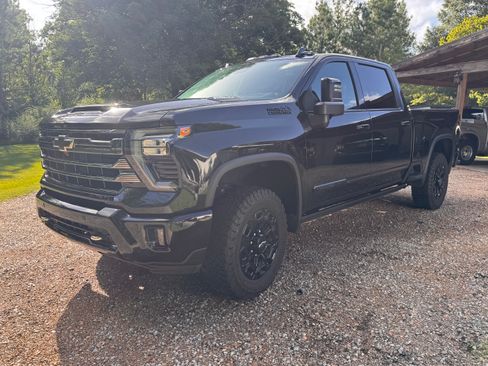 Used 2024 Chevrolet Silverado 2500 High Country w/ High Country Premium Package AWD/4WD image 6