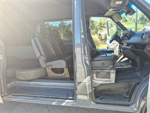 Used 2020 Mercedes-Benz Sprinter 2500 image 15