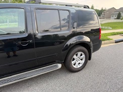 Used 2012 Nissan Pathfinder SV AWD/4WD image 5