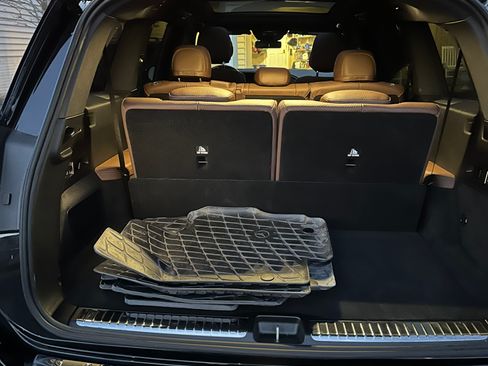 Used 2025 Mercedes-Benz GLS 450 4MATIC image 32