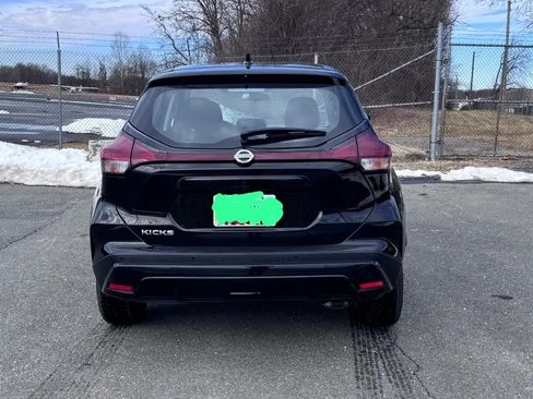Used 2021 Nissan Kicks S image 2