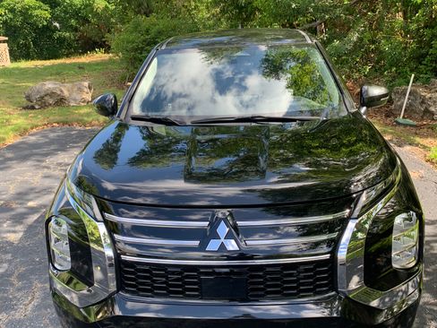 Used 2025 Mitsubishi Outlander ES FWD image 4