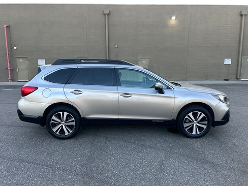 Used 2018 Subaru Outback 2.5i Limited w/ Popular Package #2 image 5