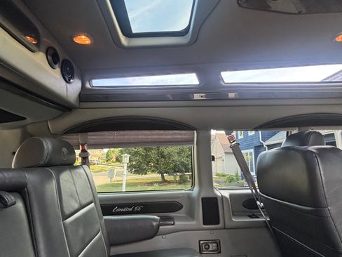 Used 2017 Chevrolet Express 2500 RWD image 11