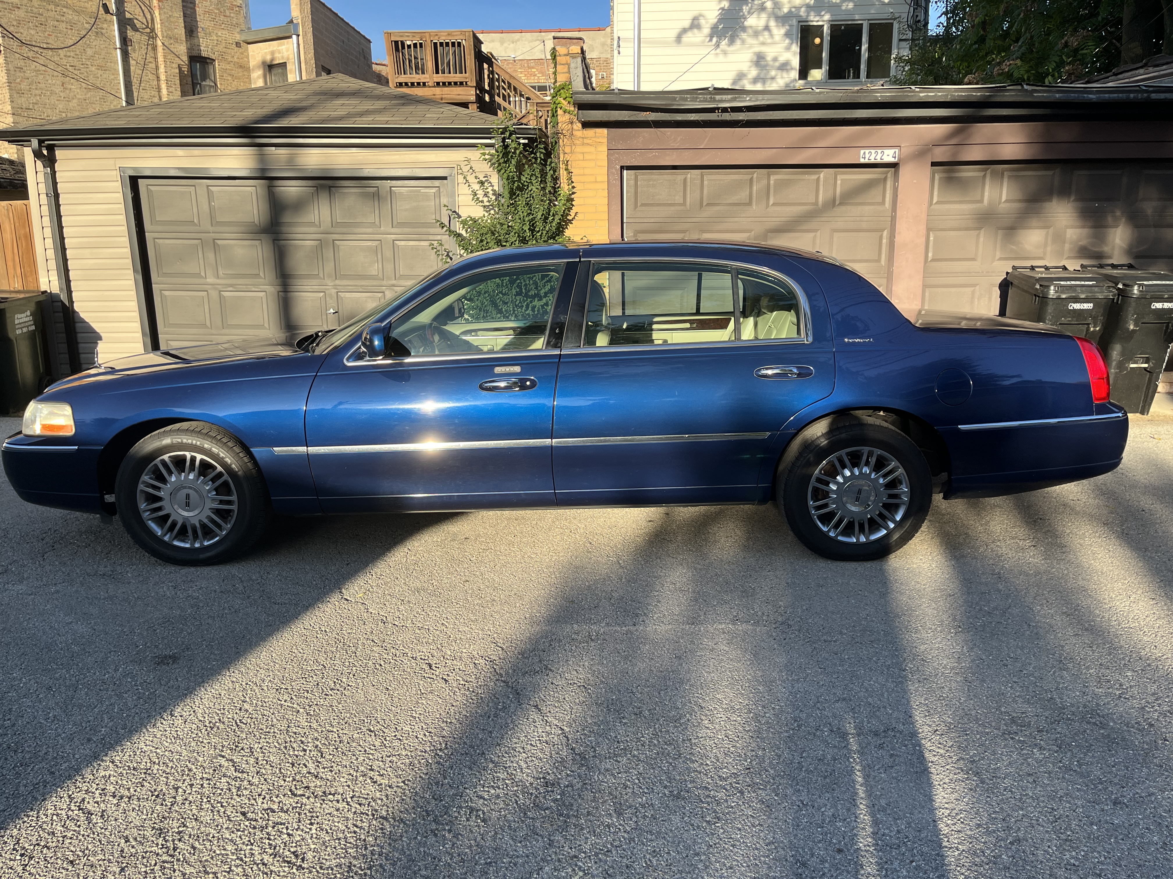 Used 2009 Lincoln Town Car Signature L RWD image 8