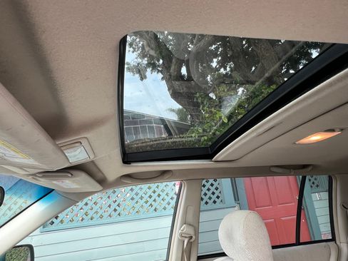 Used 2003 Toyota Highlander Limited image 10