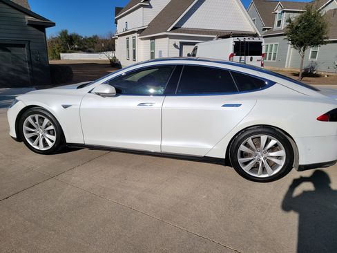Used 2015 Tesla Model S 85D image 5