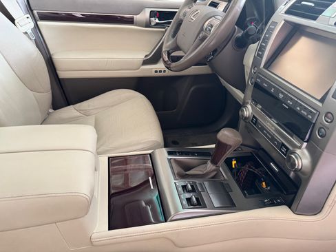 Used 2017 Lexus GX 460 AWD/4WD image 10