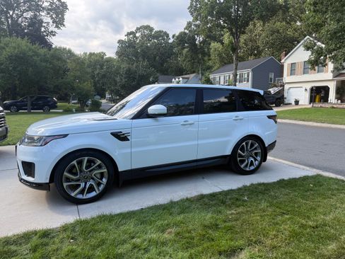 Used 2019 Land Rover Range Rover Sport HSE AWD/4WD image 4