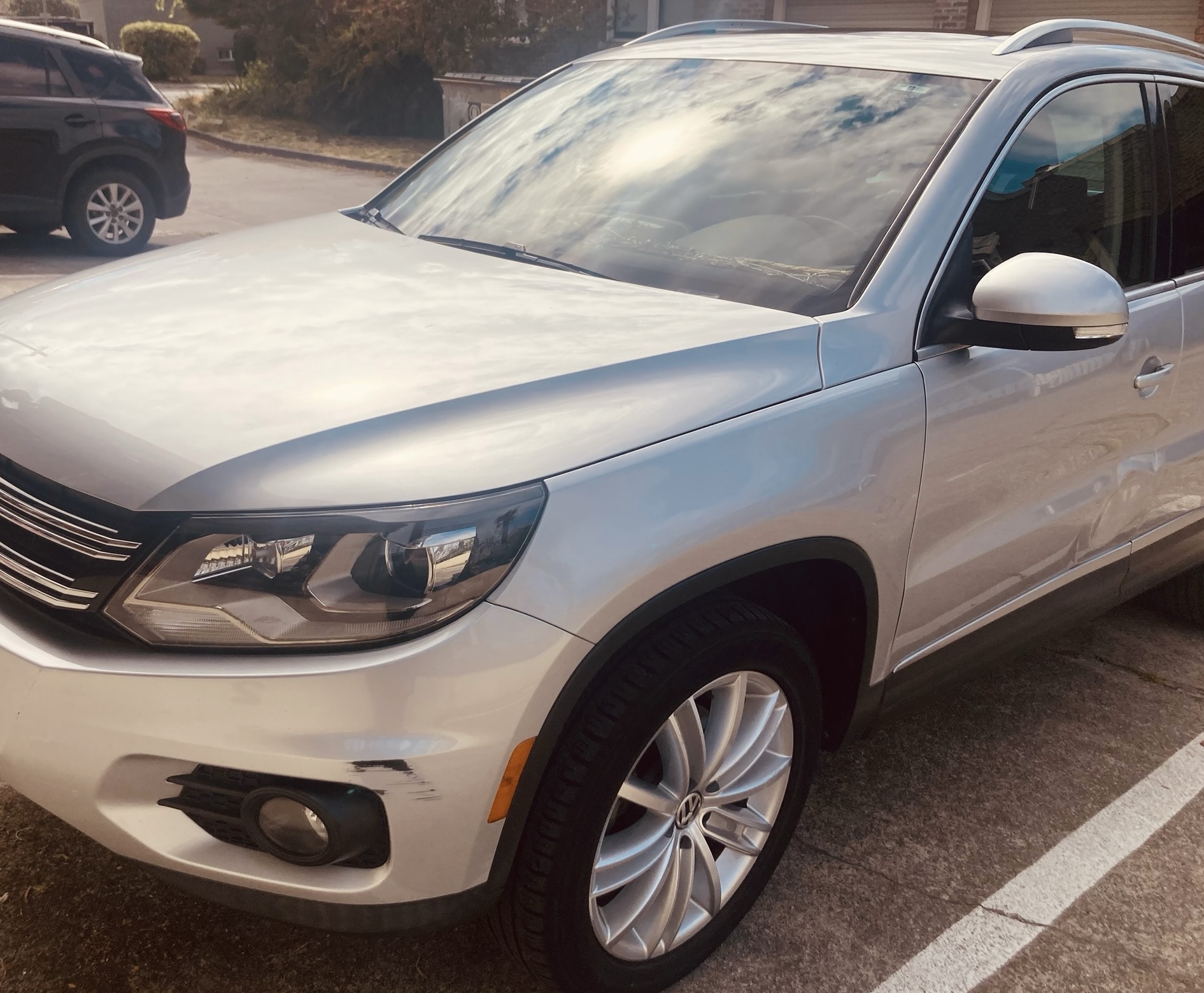 Used 2016 Volkswagen Tiguan SE FWD image 1