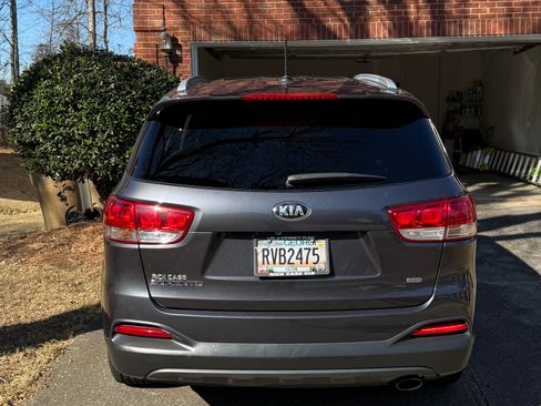 Used 2018 Kia Sorento LX image 6