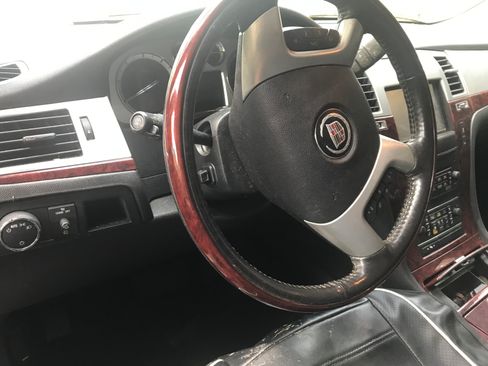 Used 2013 Cadillac Escalade Luxury image 14