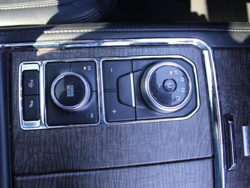 Used 2018 Ford Expedition Limited w/ Equipment Group 302A image 25