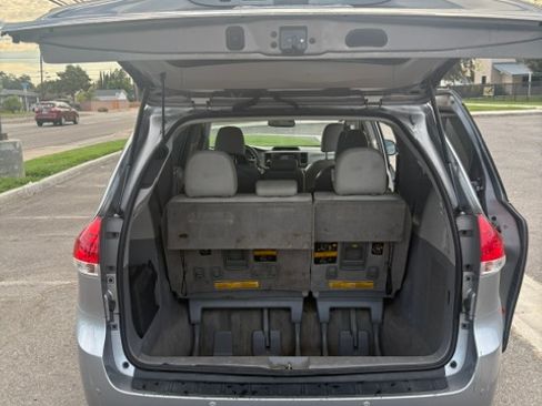 Used 2013 Toyota Sienna XLE FWD image 8