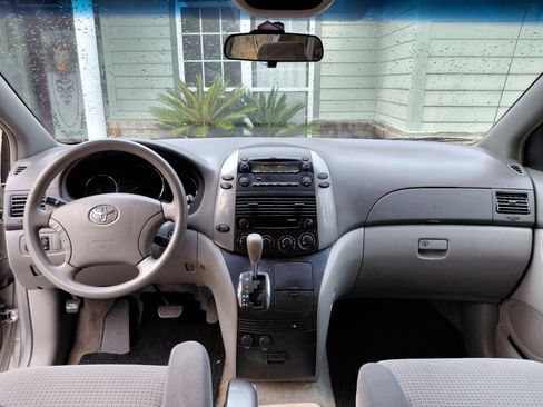 Used 2006 Toyota Sienna CE image 6