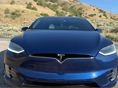 Used 2018 Tesla Model X 75D image 13