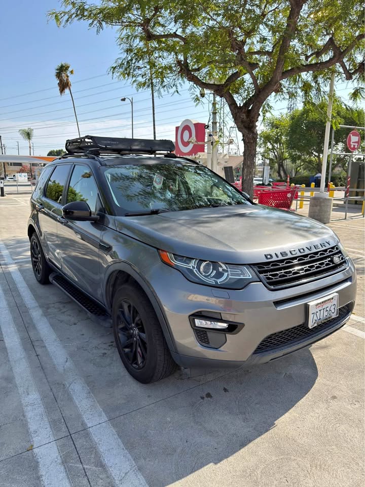 Used 2016 Land Rover Discovery Sport SE AWD/4WD image 1