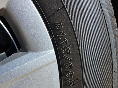 Used 2015 Toyota Corolla L image 14