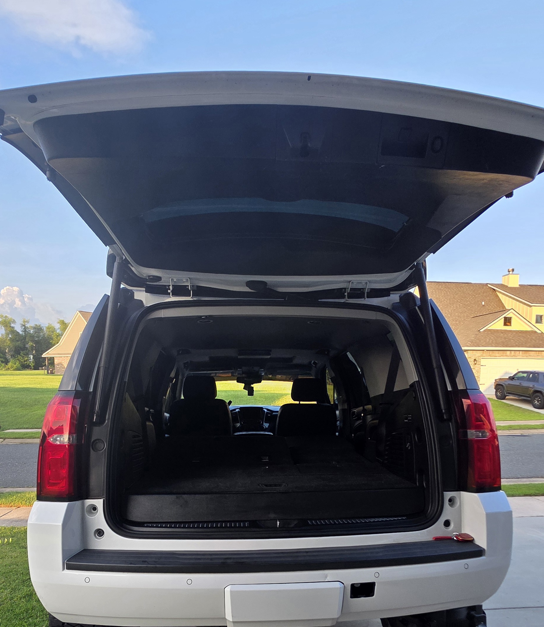 Used 2018 Chevrolet Tahoe LT AWD/4WD image 4