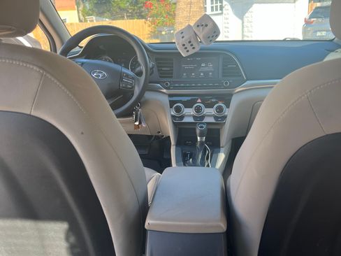 Used 2019 Hyundai Elantra SEL image 11