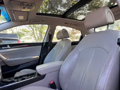 Used 2016 Hyundai Sonata Limited w/ Option Group 02 FWD image 11