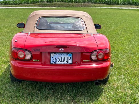 Used 2001 MAZDA MX-5 Miata RWD image 9