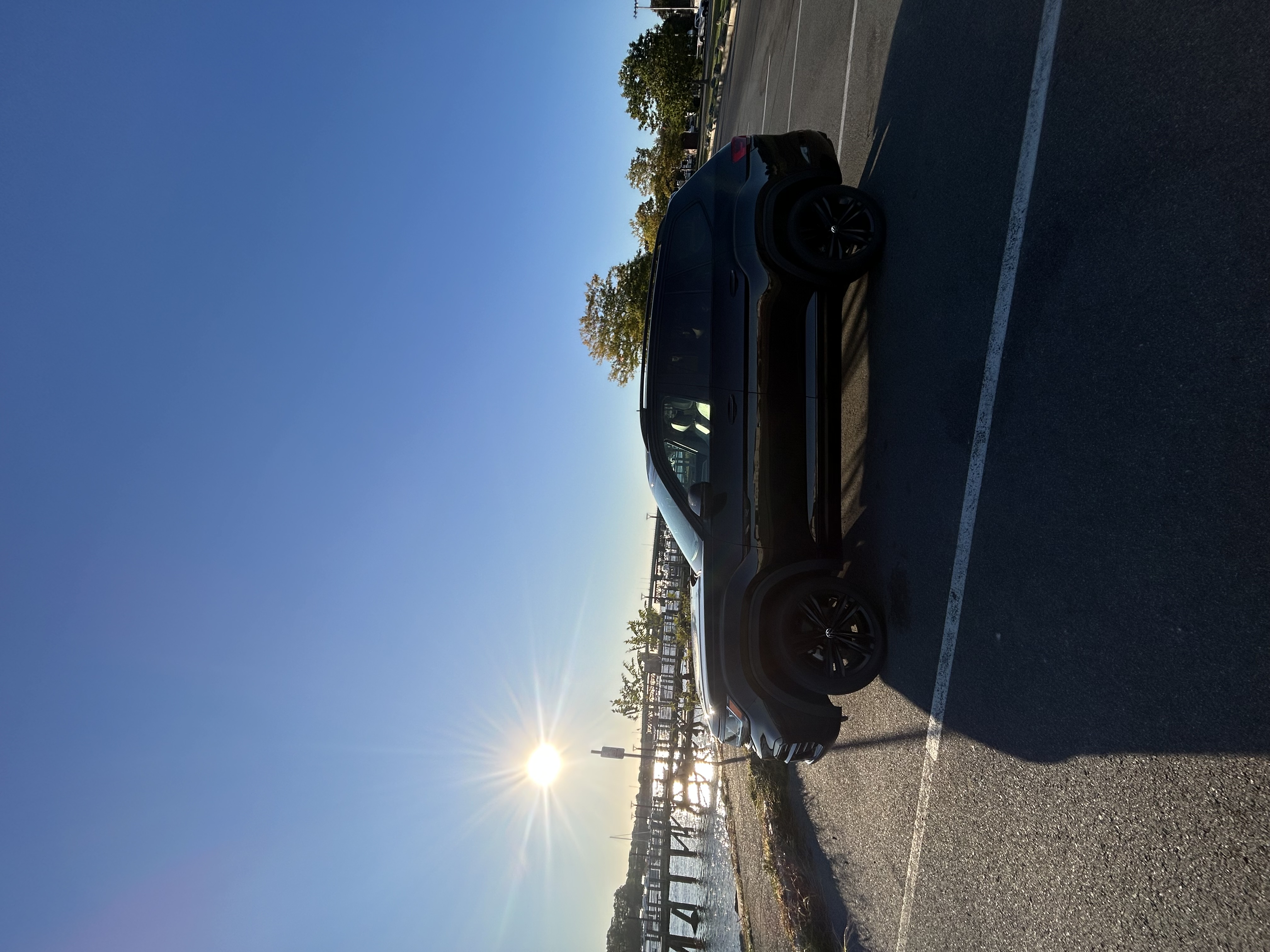 Used 2023 Volkswagen Atlas SEL R-Line AWD/4WD image 2
